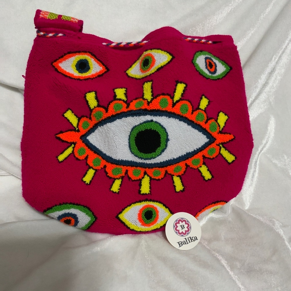 🆕Wayuu crossbody evil eye bucket!! Made in Colombia 🇨🇴
